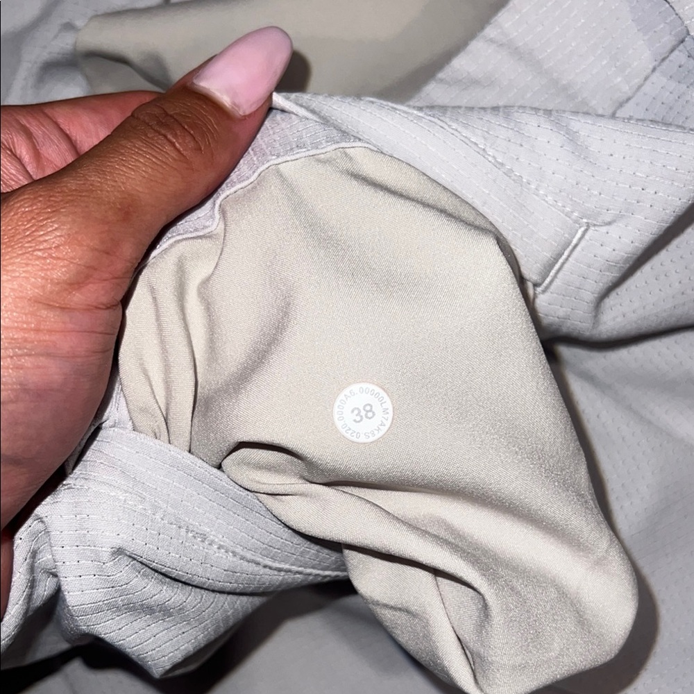 Lululemon men’s shorts - Picture 4 of 4